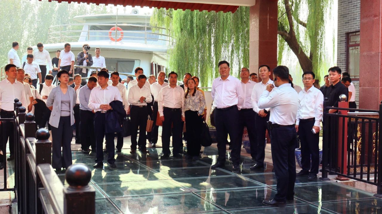 現(xiàn)場辦公 干在一線 | 孔子文旅集團(tuán)召開黨委（擴(kuò)大）會議暨重點(diǎn)項(xiàng)目建設(shè)現(xiàn)場會